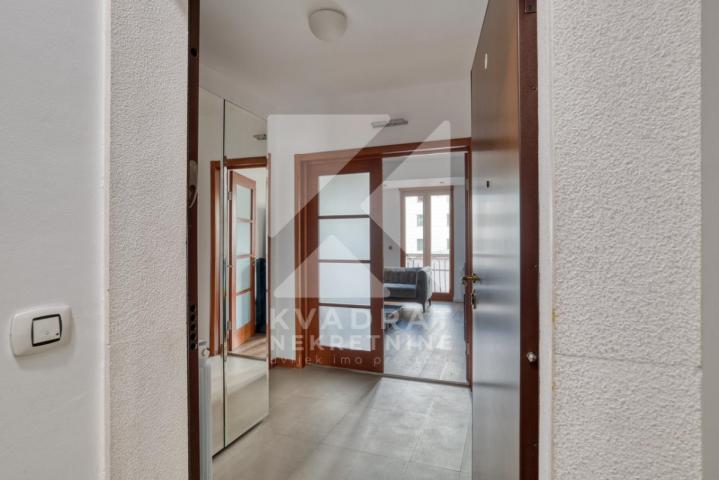 Izdavanje, Dvosoban stan, Podgorica, Centar, 90m2