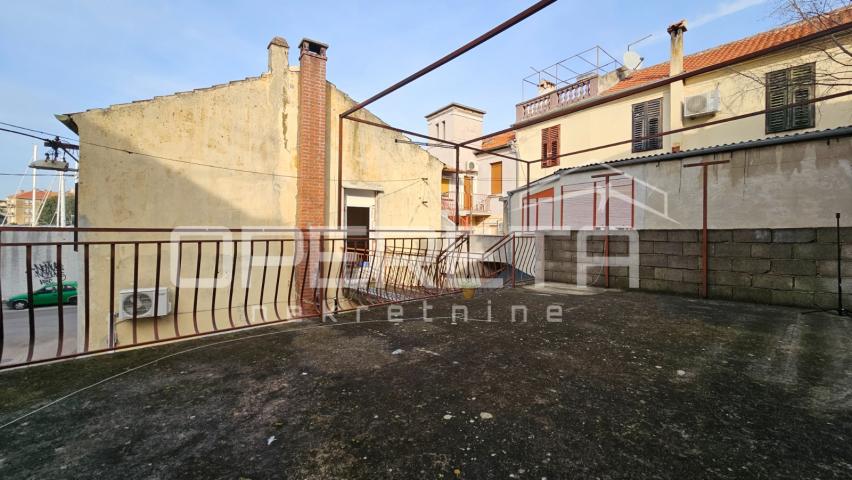 ZADAR, CENTAR - Kuća s konobom, 20m od mora