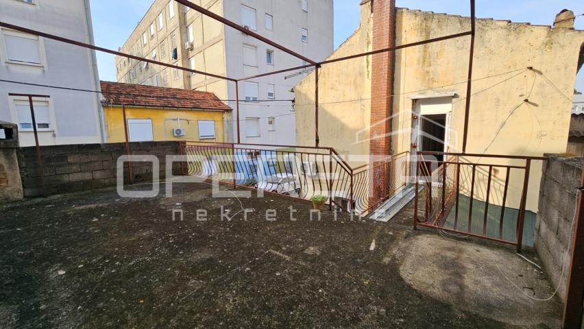 ZADAR, CENTAR - Kuća s konobom, 20m od mora