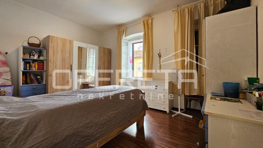 ZADAR, CENTAR - Kuća s konobom, 20m od mora
