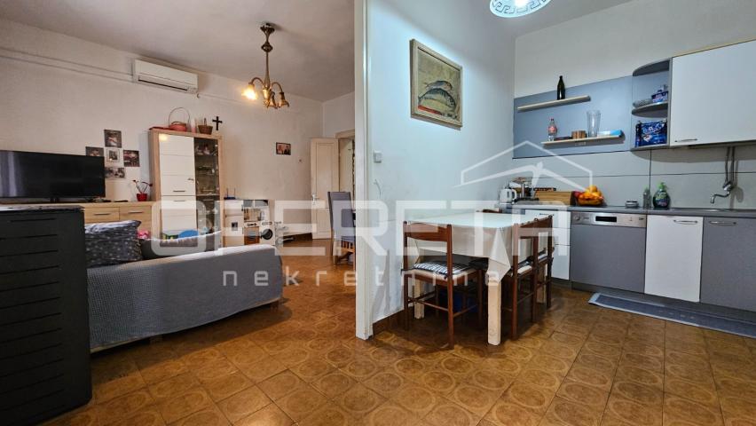 ZADAR, CENTAR - Kuća s konobom, 20m od mora