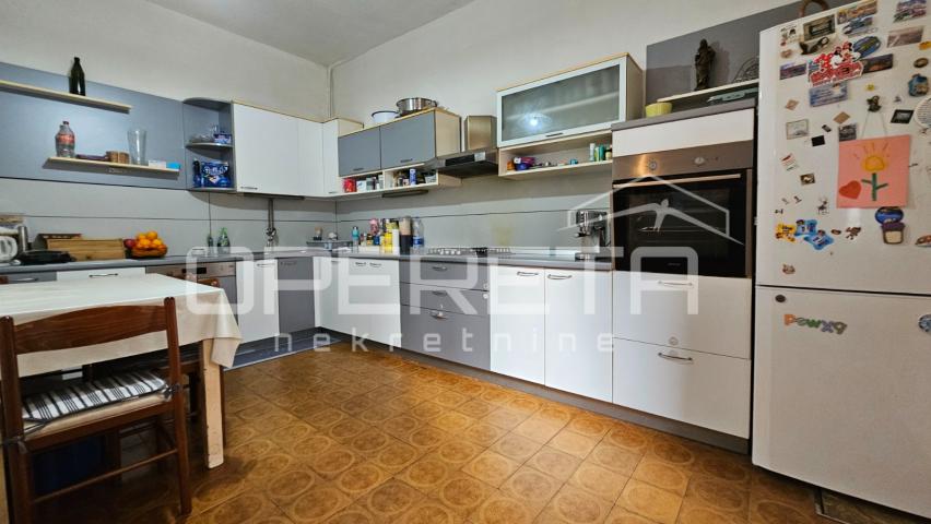 ZADAR, CENTAR - Kuća s konobom, 20m od mora