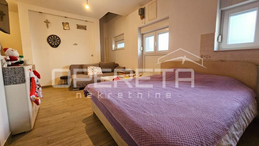 ZADAR, CENTAR - Kuća s konobom, 20m od mora
