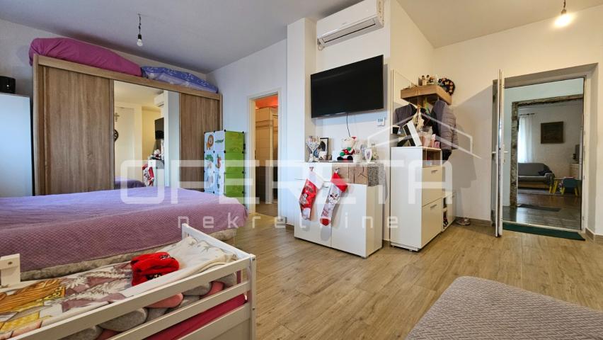 ZADAR, CENTAR - Kuća s konobom, 20m od mora