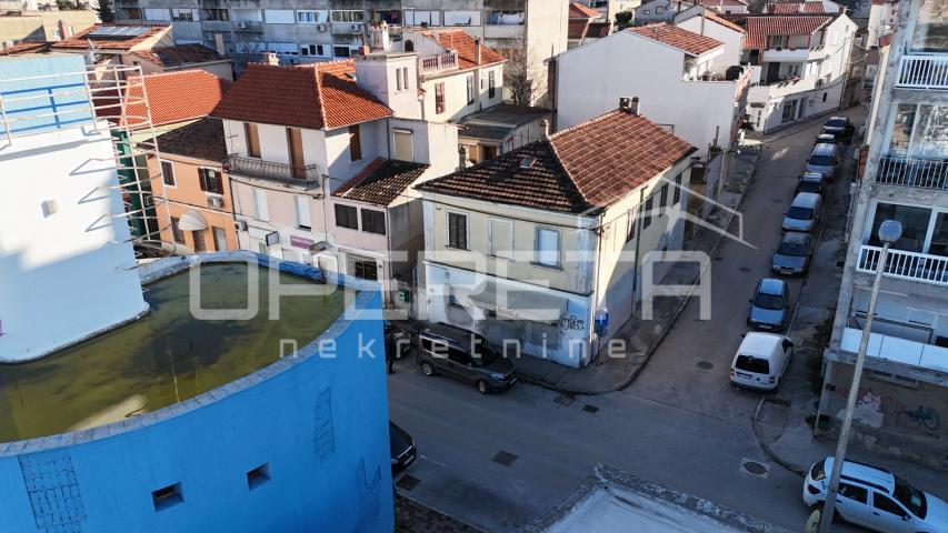 ZADAR, CENTAR - Kuća s konobom, 20m od mora