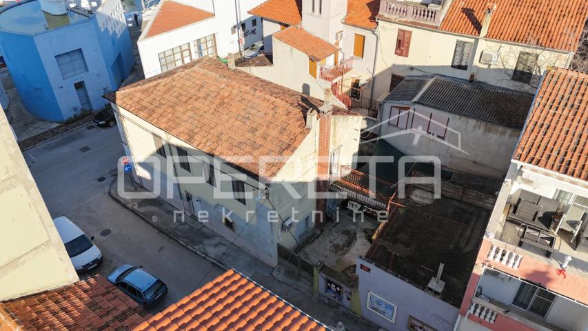 ZADAR, CENTAR - Kuća s konobom, 20m od mora