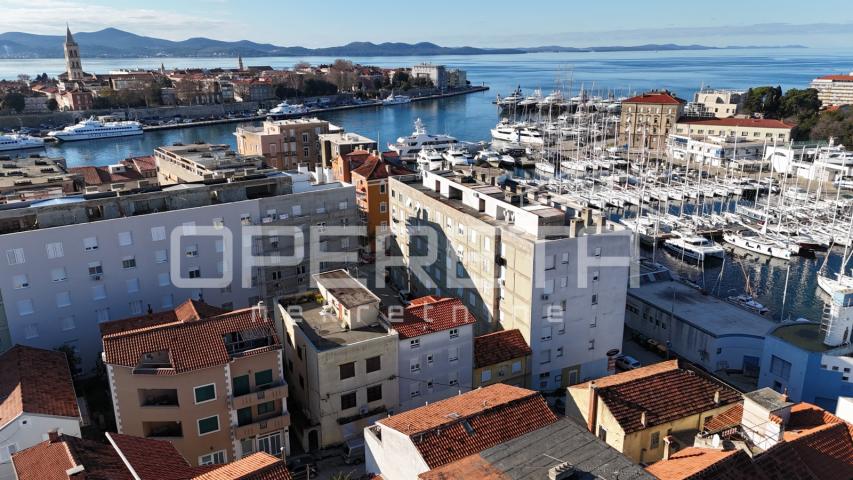 ZADAR, CENTAR - Kuća s konobom, 20m od mora