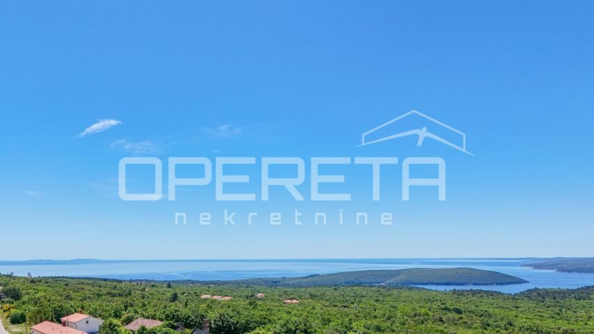 ISTRA – Ekskluzivno zemljište blizu Labina s pogledom na more i spremno za gradn