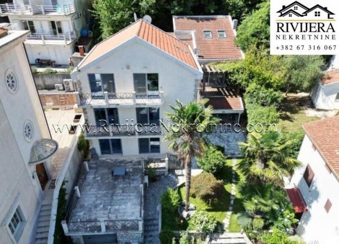 Prodaje se luksuzna vila u prvom redu uz more Stoliv Kotor