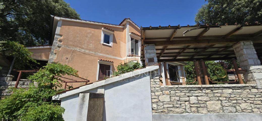 Poreč-Bereich, Haus mit großem Grundstück in ruhiger Lage