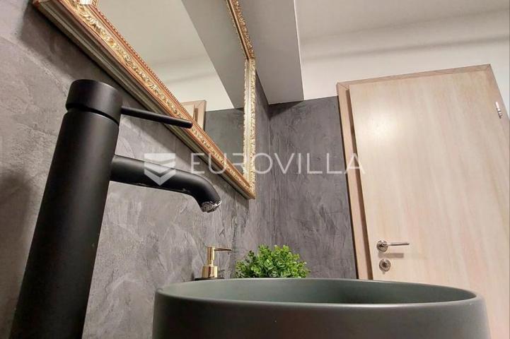 Varaždin, Centar, potpuno renoviran stan 86 m² u centru, idealno za život i najam