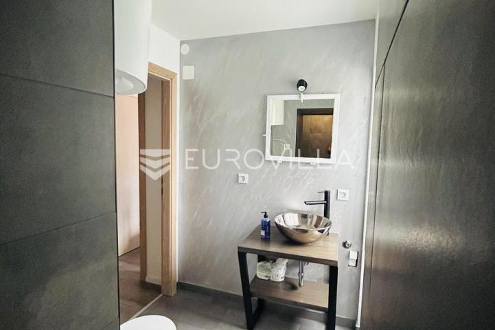 Varaždin, Centar, potpuno renoviran stan 86 m² u centru, idealno za život i najam