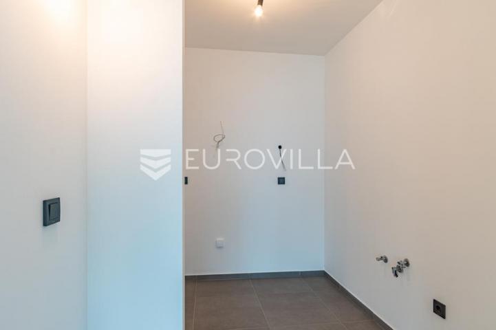 Varaždin, Centar, luksuzan četverosoban stan 100,54 m²