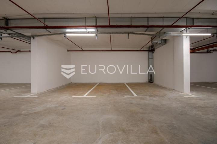 Varaždin, Centar, luksuzan četverosoban stan 100,54 m²