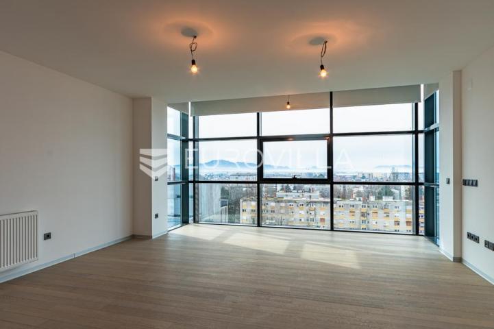 Varaždin, Centar, luksuzan četverosoban stan 100,54 m²