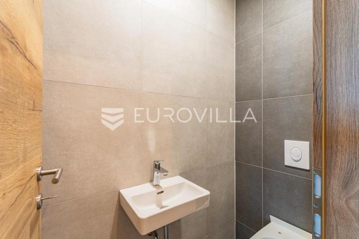Varaždin, Centar, luksuzan četverosoban stan 100,54 m²
