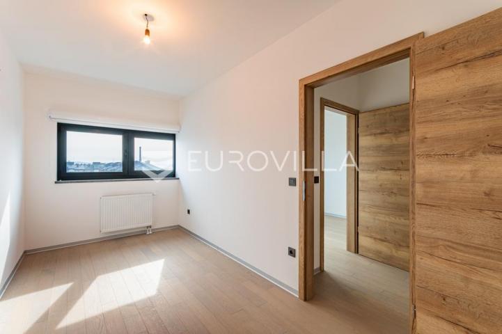 Varaždin, Centar, luksuzan četverosoban stan 100,54 m²