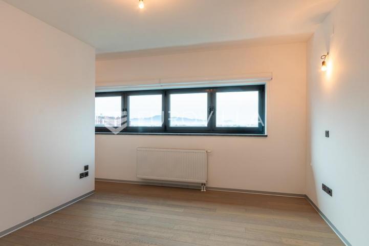 Varaždin, Centar, luksuzan četverosoban stan 100,54 m²