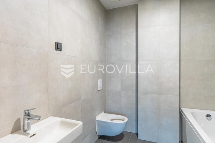 Varaždin, Centar, luksuzan četverosoban stan 100,54 m²