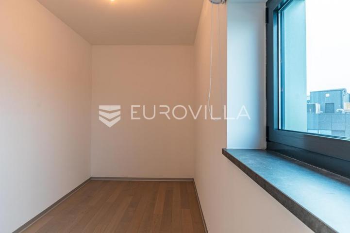 Varaždin, Centar, luksuzan četverosoban stan 100,54 m²