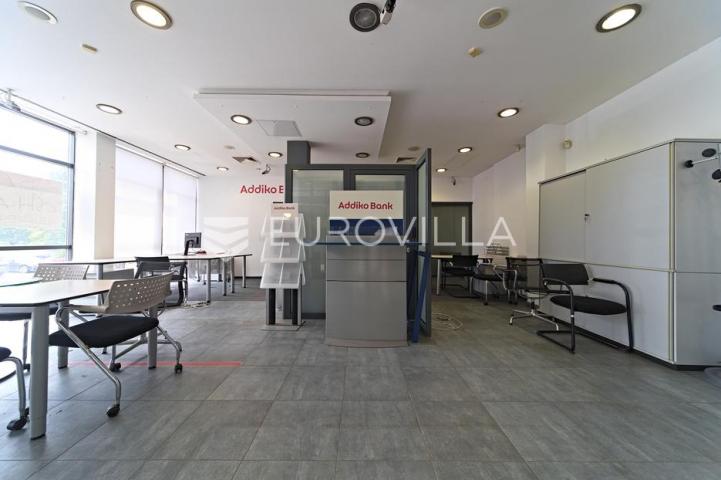 Osijek, Jug II, prodaje se prizemni poslovni prostor površine 117 m²