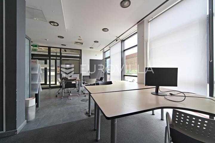 Osijek, Jug II, prodaje se prizemni poslovni prostor površine 117 m²