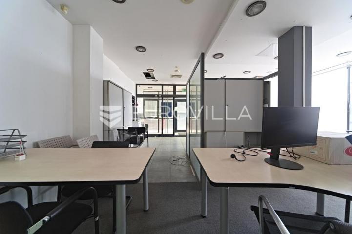 Osijek, Jug II, prodaje se prizemni poslovni prostor površine 117 m²