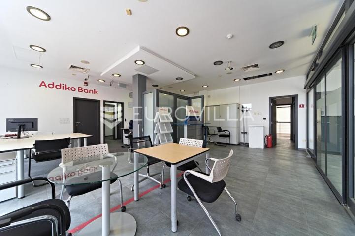 Osijek, Jug II, prodaje se prizemni poslovni prostor površine 117 m²