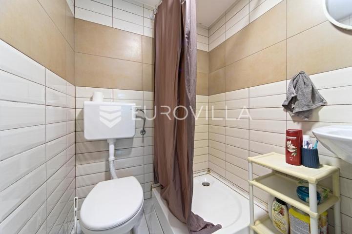 Osijek, Novi grad, na prodaju dva adaptirana i namještena stana u kući 41 m²