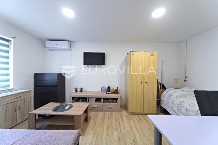 Osijek, Novi grad, na prodaju dva adaptirana i namještena stana u kući 41 m²