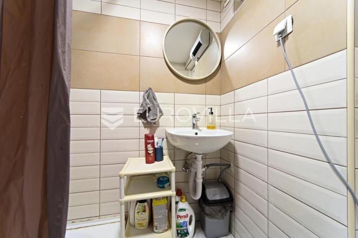 Osijek, Novi grad, na prodaju dva adaptirana i namještena stana u kući 41 m²