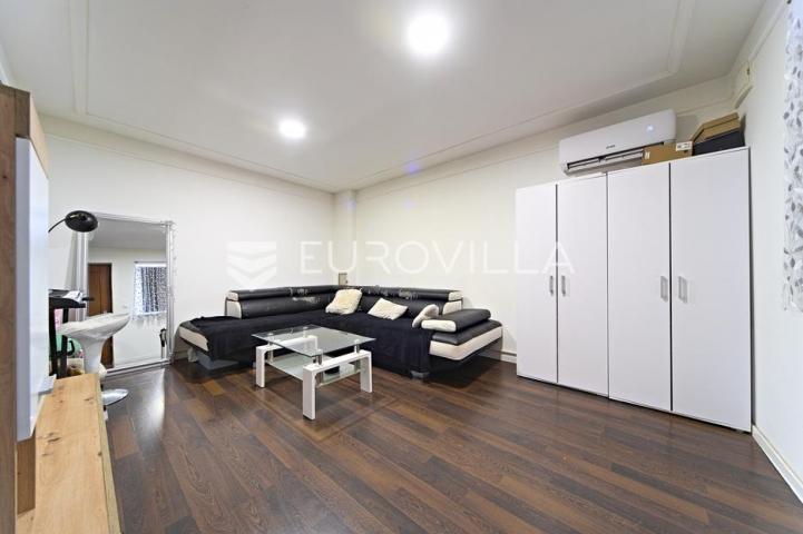 Osijek, Novi grad, na prodaju dva adaptirana i namještena stana u kući 41 m²