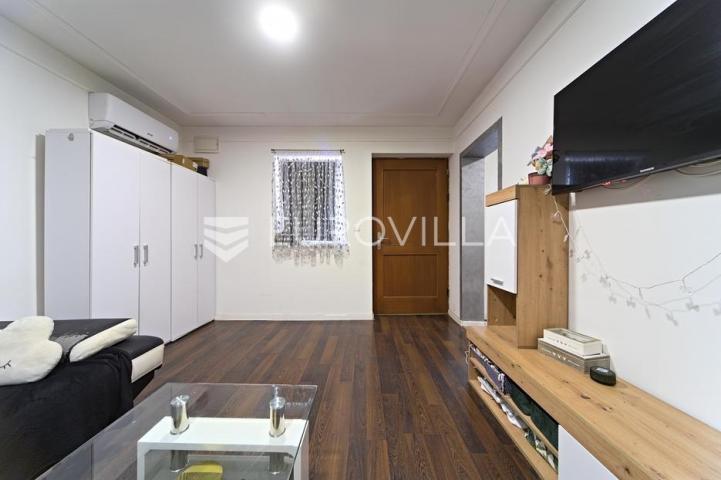Osijek, Novi grad, na prodaju dva adaptirana i namještena stana u kući 41 m²