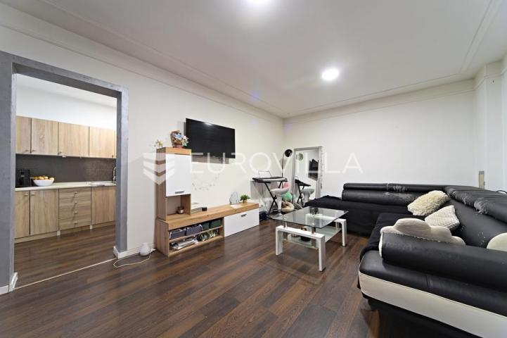 Osijek, Novi grad, na prodaju dva adaptirana i namještena stana u kući 41 m²