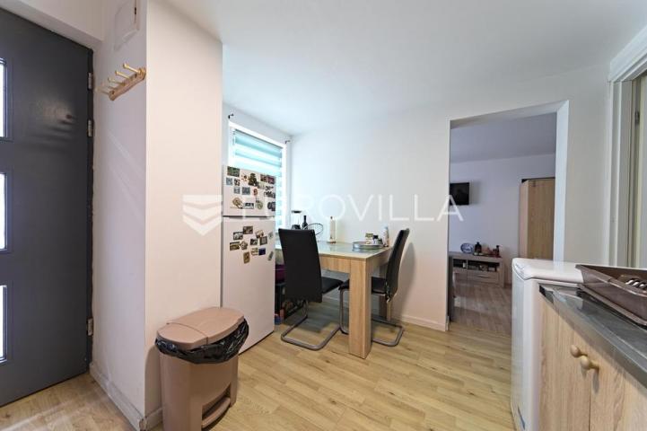 Osijek, Novi grad, na prodaju dva adaptirana i namještena stana u kući 41 m²