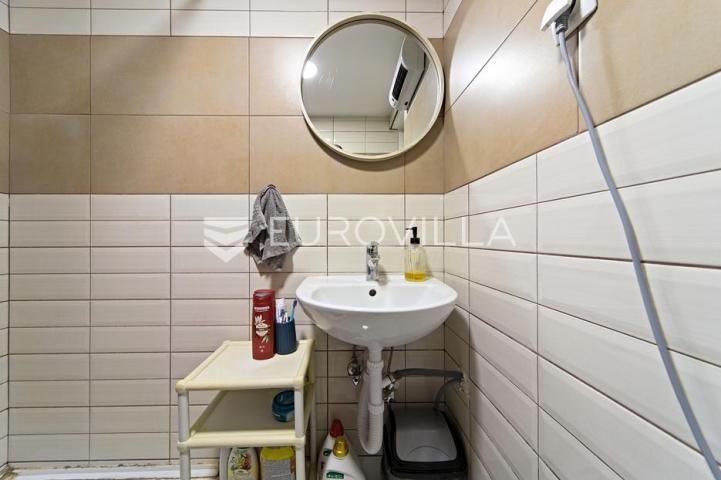 Osijek, Novi grad, na prodaju dva adaptirana i namještena stana u kući 41 m²