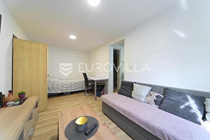 Osijek, Novi grad, na prodaju dva adaptirana i namještena stana u kući 41 m²