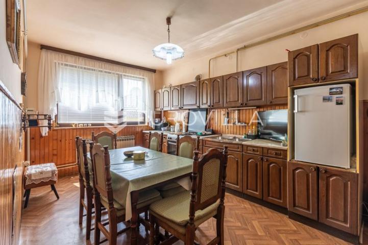Varaždin, Brezje, obiteljska kuća na odličnoj lokaciji