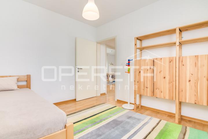 NAJAM, GORNJI BUKOVAC, 4s stan s  2 parkinga, 110 m2 nkp