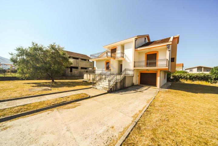 Porodična kuća 350m2 na placu 1.100m2, Karabuško Polje - Tuzi