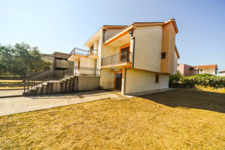 Porodična kuća 350m2 na placu 1.100m2, Karabuško Polje - Tuzi