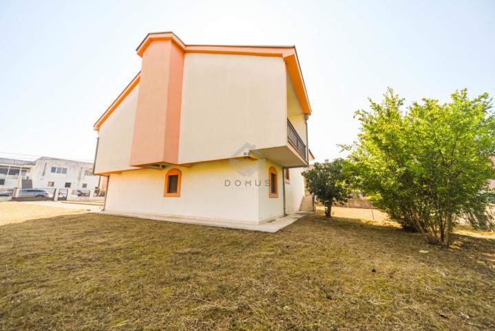 Porodična kuća 350m2 na placu 1.100m2, Karabuško Polje - Tuzi