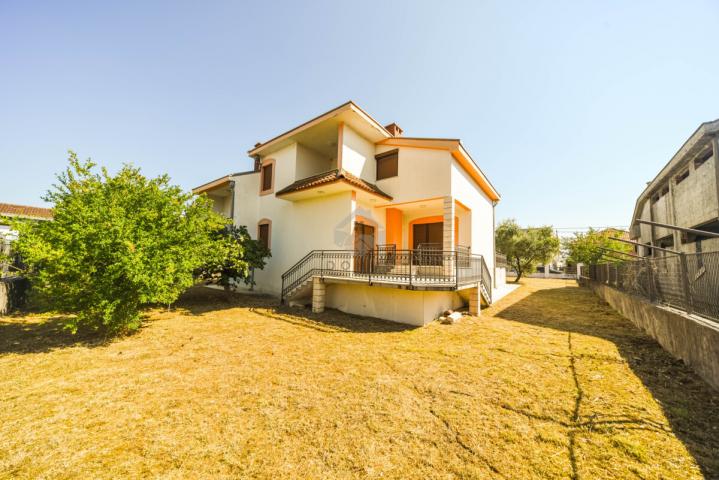 Porodična kuća 350m2 na placu 1.100m2, Karabuško Polje - Tuzi
