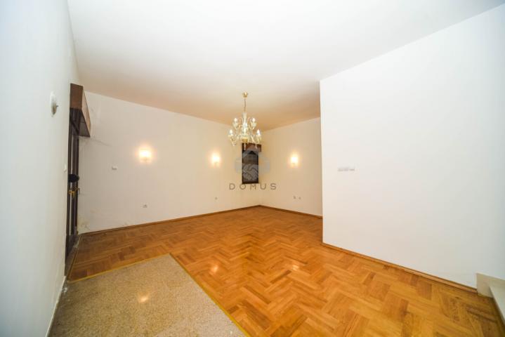 Porodična kuća 350m2 na placu 1.100m2, Karabuško Polje - Tuzi