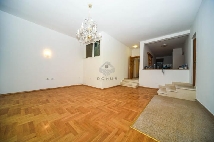Porodična kuća 350m2 na placu 1.100m2, Karabuško Polje - Tuzi