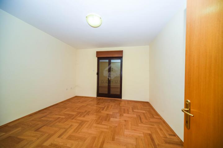 Porodična kuća 350m2 na placu 1.100m2, Karabuško Polje - Tuzi