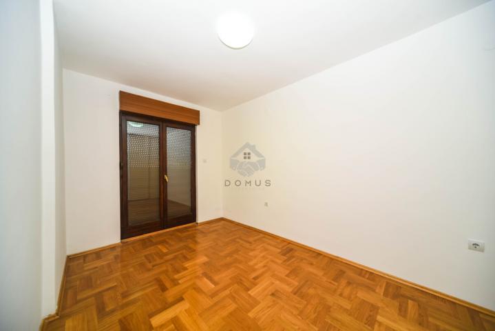 Porodična kuća 350m2 na placu 1.100m2, Karabuško Polje - Tuzi