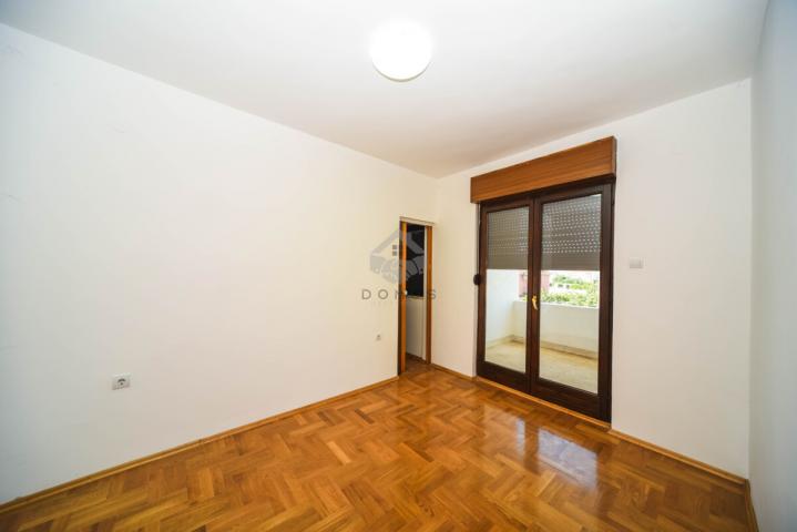 Porodična kuća 350m2 na placu 1.100m2, Karabuško Polje - Tuzi