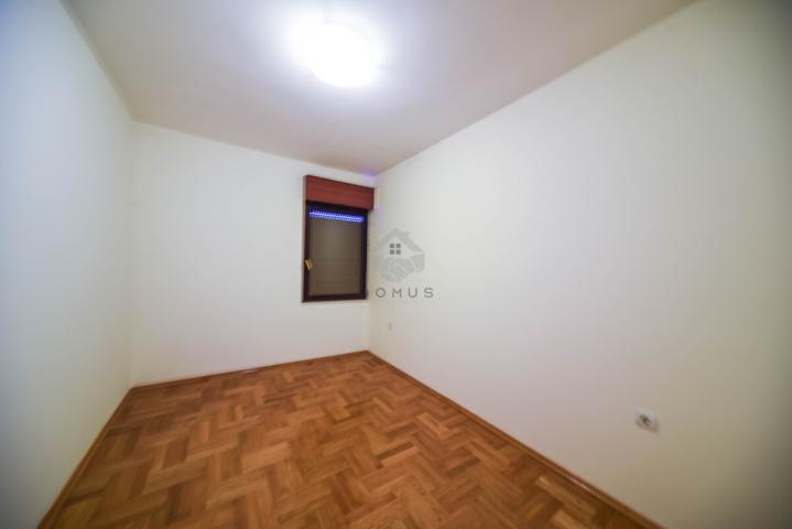 Porodična kuća 350m2 na placu 1.100m2, Karabuško Polje - Tuzi