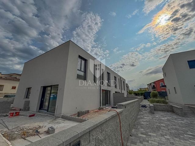 Novigrad, moderna kuća u nizu!